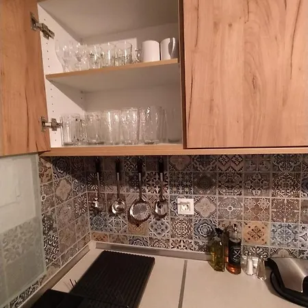 Cozy Three Bdrms At Five Filippou Str Apartment