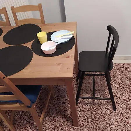 Cozy Three Bdrms At Five Filippou Str شقة