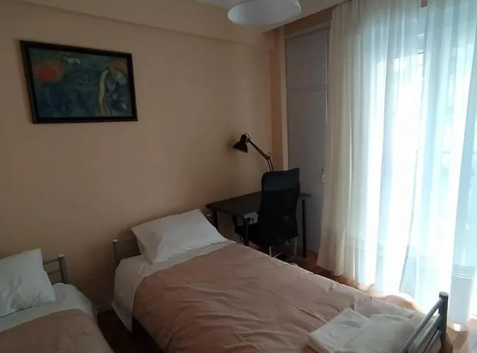Cozy Three Bdrms At Five Filippou Str Lejlighed *