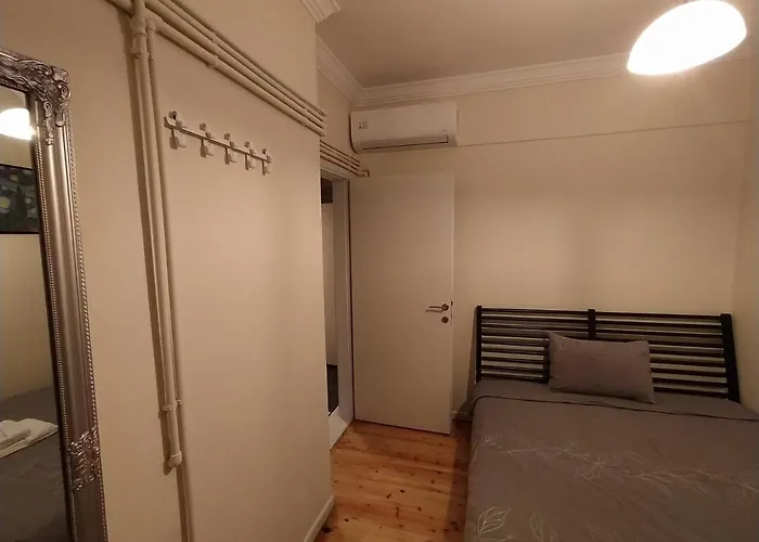 Cozy Three Bdrms At Five Filippou Str Lejlighed *