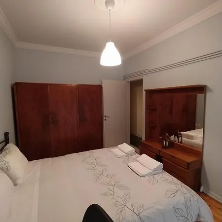 Cozy Three Bdrms At Five Filippou Str Апартаменты *