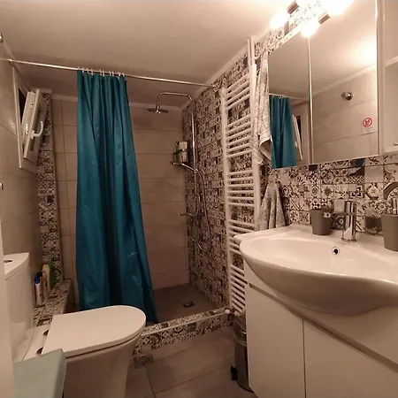 Cozy Three Bdrms At Five Filippou Str * Tesalónica