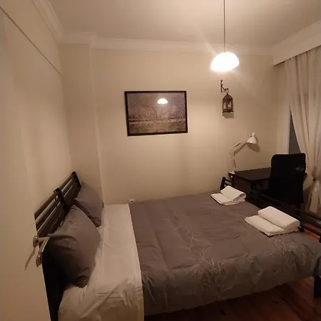 Cozy Three Bdrms At Five Filippou Str 아파트