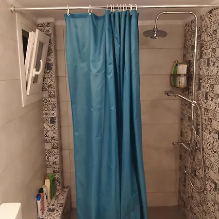 Cozy Three Bdrms At Five Filippou Str 아파트 *